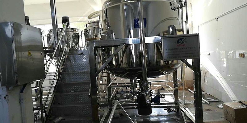 選購成套真空乳化機你必須注意的幾件事。【鈺翔】