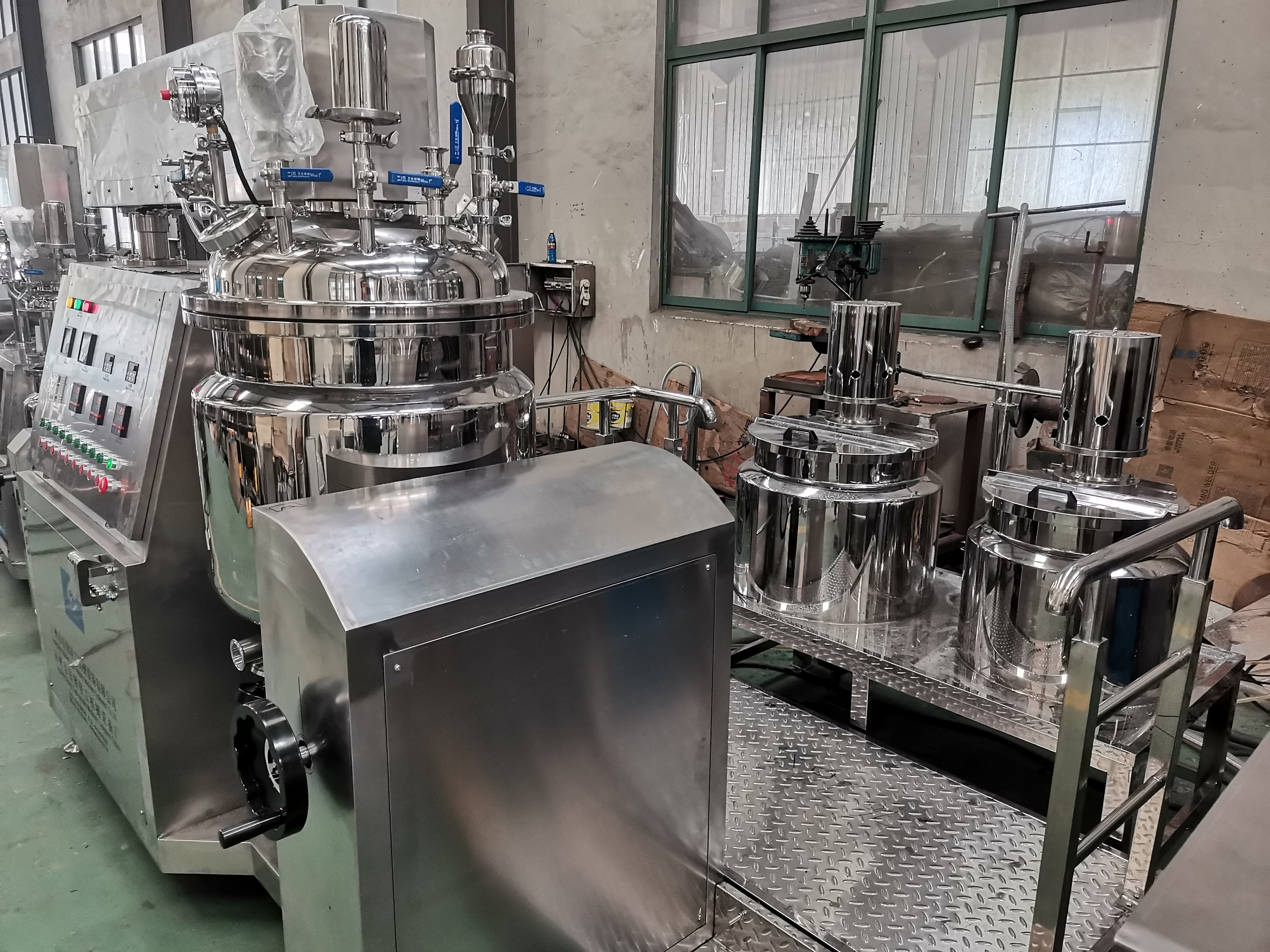 真空均質(zhì)乳化機(jī)適合哪些產(chǎn)品的生產(chǎn)？【鈺翔機(jī)械】