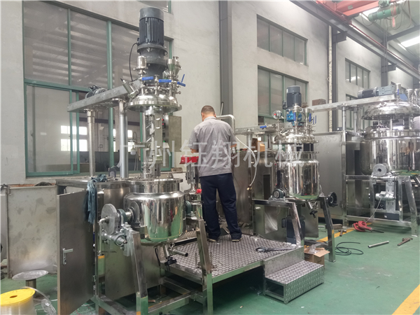20年真空乳化機生產(chǎn)廠家告訴你化妝品乳化設備的特點【鈺翔】